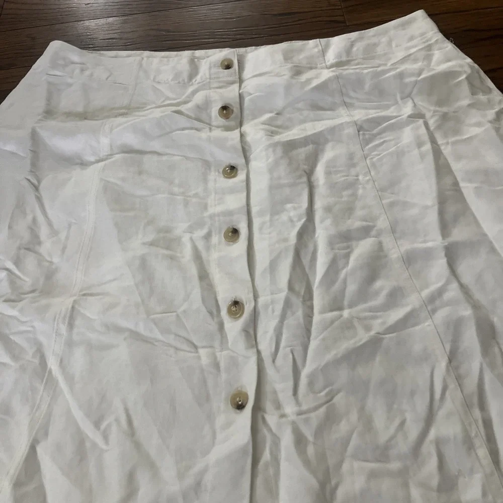 NWOT Liz Claiborne Women's White Skirt Size 20W Button Front